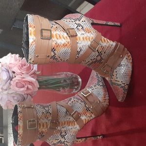 BEAUTIFUL SCENE BOOTIES